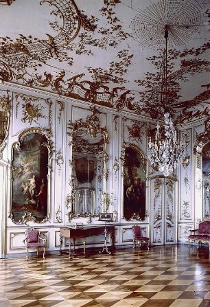 Potsdam. Schloss Sanssouci, Konzertzimmer, Blick in den nordwestlichen Raum