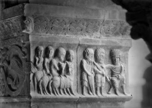 Südflügel — Kapitell Relief
