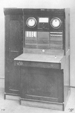 Prüfschrank des Verstärkeramtes, Vorderansicht : Technikgeschichte | Elektrotechnik | Fernmeldetechnik | Telephonapparate, Telephonanlagen
