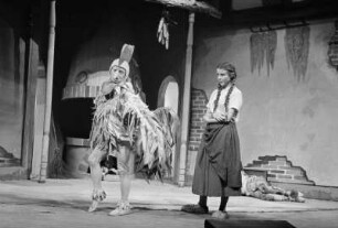 Szenenbilder aus "Aschenbrödel" mit M. Degen, N. Mank, H. Ulrich, E. Aderhold, E. Marian, H. Fröhlich, K. Schmidtchen, Theater am Schiffbauerdamm 11.12.1952