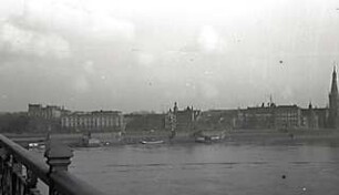 Grund, Peter; Düsseldorf; Stadtansichten - Blick von Brücke auf Wasser