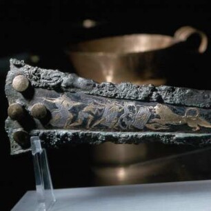 Athen. Archäologisches Nationalmuseum. Löwenjagd. Gold, Silber, Elektron auf Bronzedolch. Aus Schachtgrab IV von Mykene
