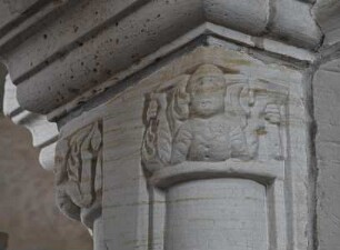 Kapitelle mit figürlichem Schmuck