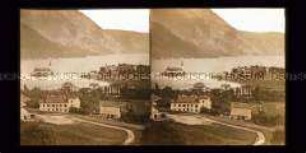Blick über Gmunden zum Seeschloss Ort auf dem Traunsee