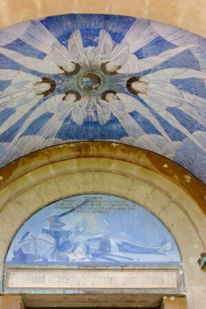 Frankreich. Basse Normandie. Orne. Saint Christophe le Jajolet. Wallfahrtskirche Saint Christophe. Naive Darstellungen im Eingangsbereich