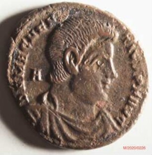 Römische Münze, Nominal Maiorina, Prägeherr Magnentius, Prägeort Trier, Original