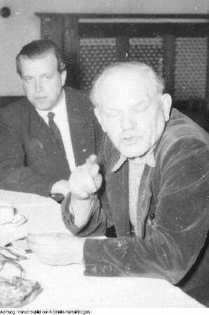 Dresden. Wolfgang Uhlmann (3. links vom Redner), Großmeister im Schach während des internationalen Schachturniers in Dresden, 1956 & Sport, 1956-1957