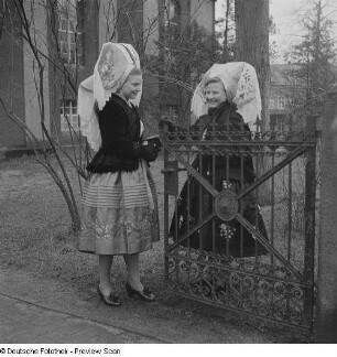 Porträt von zwei Frauen in Spreewaldtracht