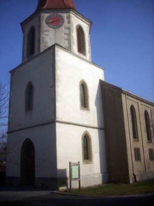 Ansicht von Südwesten über Kirchturm (Gründung im 14 Jhd als Chorturm mit Turmchor) sowie Langhaus (Neubau Jahr 1874)