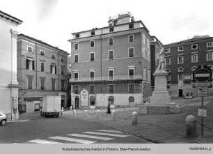 Piazza dell'Accademia, Carrara