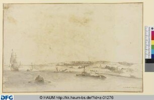 Segelschiff, Ruderboot und Wrack eines Segelschiffs, im Hintergrund hügelige Landschaft