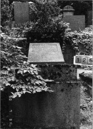 Grabstein 125 (Index: 99790499) Maße HxBxT: 81x52x39 cm: Grabstein 125