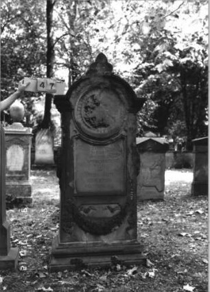 Grabstein 47 [Hahn S. 52f. Grab-Nr. 1574]