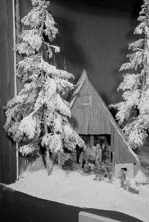 Miniaturlandschaft in der Ausstellung weihnachtlicher Volkskunstarbeiten des Stadtgeschichtlichen Museums
