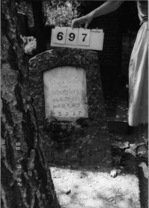 Grabstein 697