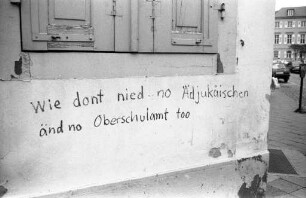 Wandschmiererei am Gebäude des Staatlichen Oberschulamts in der Hebelstraße