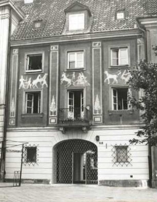 Warschau. Neustadt (Nowe Miasto). Dekorativ gestaltete Fassade am Neustädter Markt