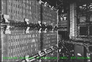 Blick in das Rechenzentrum der Hauptabteilung Datenverarbeitung und Instrumentierung (HDI)