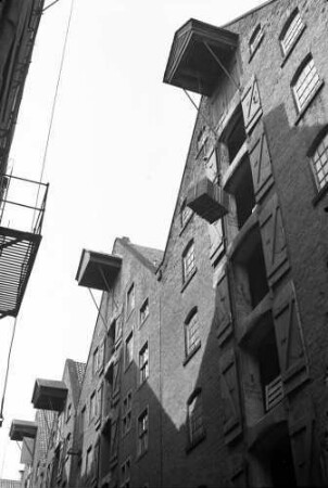 Bremen: Teerhof, Reihe Lagerhäuser, von unten