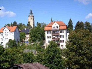Stadtbefestigung-Wehrturm (Hochwacht) über der Neustadt in Lageansicht