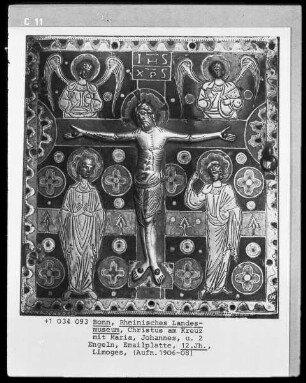 Christus am Kreuz mit Maria, Johannes und zwei Engeln