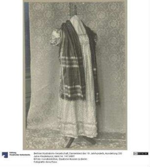 Damenkleid des 19. Jahrhunderts, Ausstellung 200 Jahre Kleiderkunst