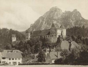 Burg Füssen (Hohes Schloss) im Allgäu gegen den Säuling gesehen