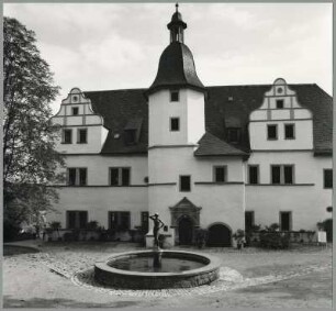 24. „Tänzerin“ mit Brunnen, Dornburger Schlösser bei Jena