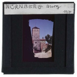 Nürnberg, Burg : Vorhof mit Heidenturm
