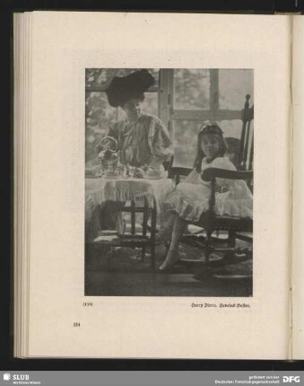 [am Teetisch]
