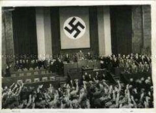 Hermann Göring eröffnet den Reichstag in der Krolloper