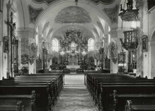 Schwandorf. Kreuzbergkirche (alte Kirche; Marienmünster; Weihe 1680). Inneres, Blick zum Altar
