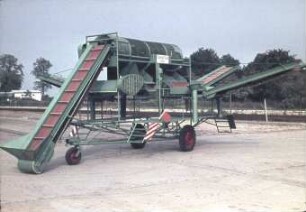 Kartoffelsortiermaschine K721; PGH Landmaschinen und Geräte Markritz (Arbeitsstellung)