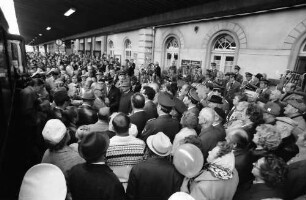 Singen: Empfang im Bahnhof