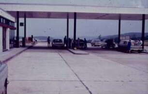 Tankstelle und Raststätte an der Autobahn: Tankstelle Zapfbereich
