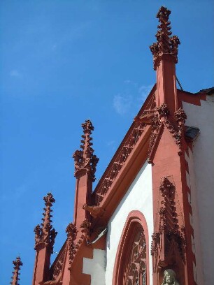 Würzburg - Fassade der Marienkapelle : Die reich verzierte Fassade der spätgotischen Hallenkirche Marienkapelle, aufgenommen am 19. August 2010 in Würzburg