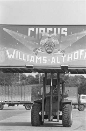 Gastspiel des Zirkus Williams-Althoff auf dem Karlsruher Messplatz