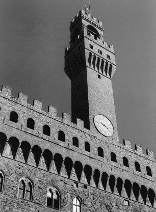 Fassade und Turm des Palazzo Vecchio in Florenz