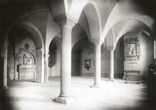 Paderborn, Dom : Paderborn. Hohe Dom St. Maria, St. Liborius, St. Kilian. Atrium, links Grabmal des Bischofs Rotho