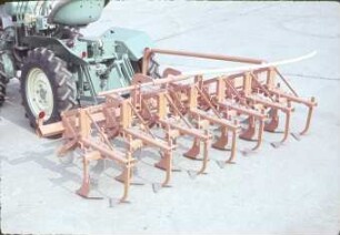 Anbau-Gemüsehacke 3-6 KpN zum Kleintraktor T4 - K10 Hersteller: Agrostroj Prostejov, CSSR