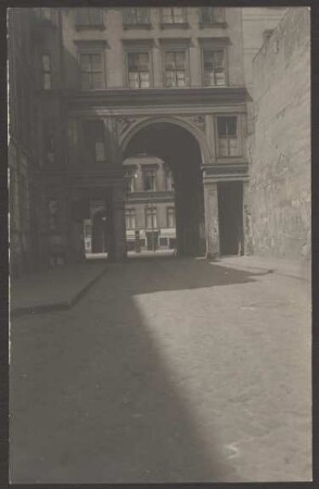 Ansichtskarte Simeonstraße, Durchgang zur Alten Jakobstraße [1/2]