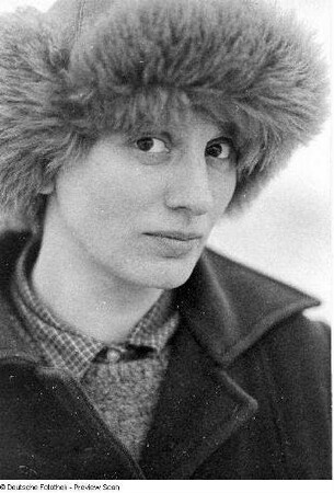 Portrait der Bildhauerin Thea Richter