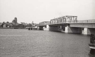 Straßenbrücke über den Peenestrom