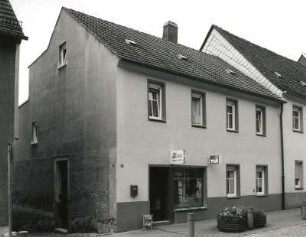 Roßwein, Nossener Straße 10. Wohnhaus mit Laden