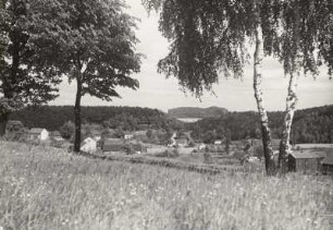 Königstein. Ortsteilansicht gegen den Papststein