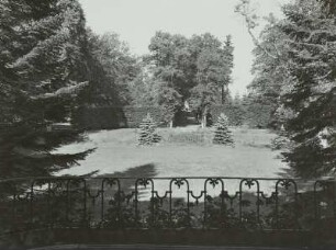 Reichstädt, Schloss, Blick von der Freitreppe an der Gartenseite in die Mittelachse des Parks