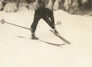 Skischule. Läufer beim Schneepflugfahren