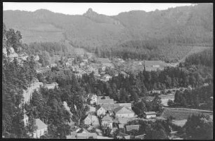 Oybin. Blick über Oybin zum Scharfenstein