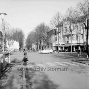 Rondeel / B 75: vorne links Einmündung der Hamburger Straße, vorne Mitte Hagener Allee, vorne rechts Einmündung der Manhagener Allee: mit Blick in die Große Straße (hinten Mitte)
