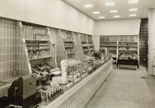 Dresden-Altstadt. Gewandhausstraße (1957-1958; H. Terpitz, G. Dettmar, H. Zimmermann). Fischladen, Verkaufsraum mit Theke